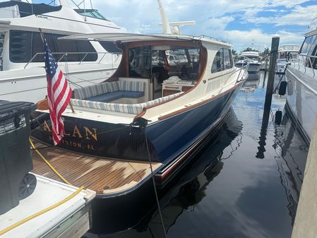 Hinckley Talaria 43 Motoryacht image