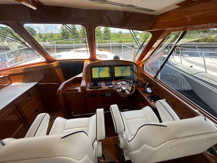 Hinckley Talaria 43 Motoryacht image