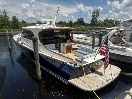 Hinckley Talaria 43 Motoryacht image