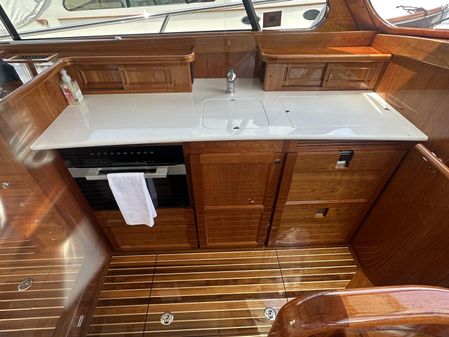 Hinckley Talaria 43 Motoryacht image