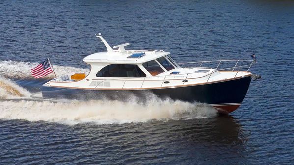 Hinckley Talaria 43 Motoryacht image