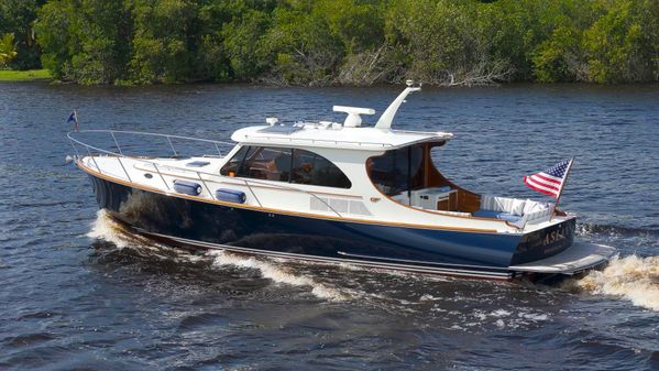 Hinckley Talaria 43 Motoryacht image