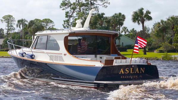 Hinckley Talaria 43 Motoryacht image