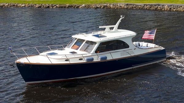 Hinckley Talaria 43 Motoryacht image