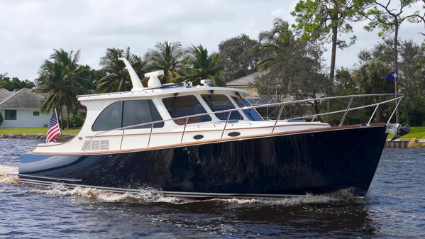 Hinckley Talaria 43 Motoryacht image