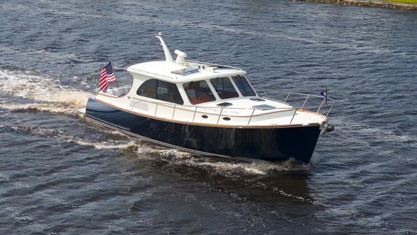 Hinckley Talaria 43 Motoryacht image