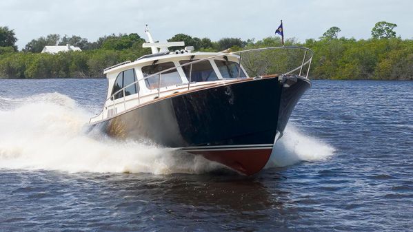 Hinckley Talaria 43 Motoryacht image