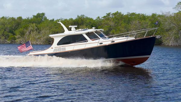 Hinckley Talaria 43 Motoryacht image