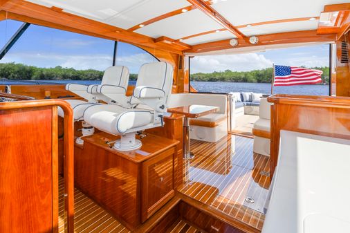 Hinckley Talaria 43 Motoryacht image