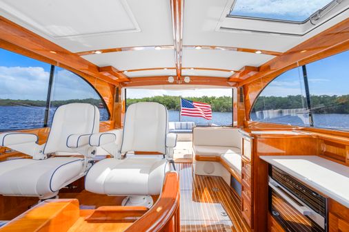 Hinckley Talaria 43 Motoryacht image