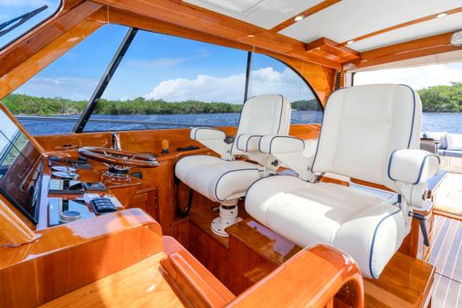 Hinckley Talaria 43 Motoryacht image