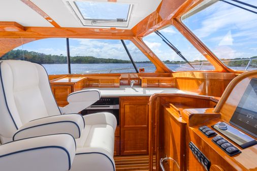 Hinckley Talaria 43 Motoryacht image