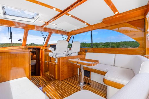 Hinckley Talaria 43 Motoryacht image