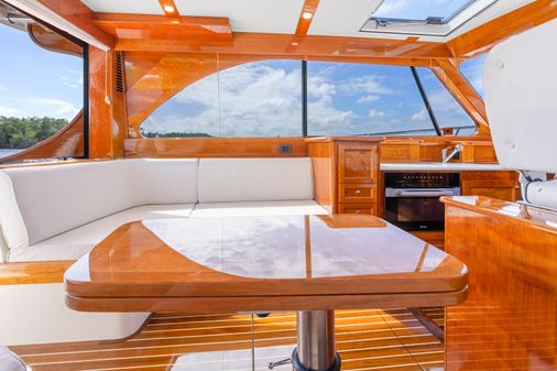 Hinckley Talaria 43 Motoryacht image