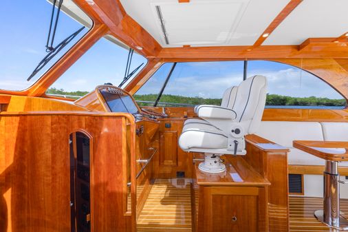 Hinckley Talaria 43 Motoryacht image