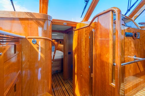 Hinckley Talaria 43 Motoryacht image