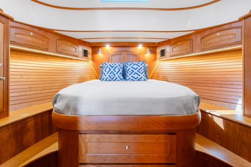 Hinckley Talaria 43 Motoryacht image