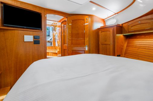 Hinckley Talaria 43 Motoryacht image