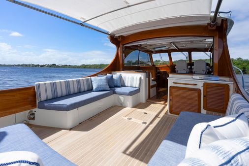 Hinckley Talaria 43 Motoryacht image