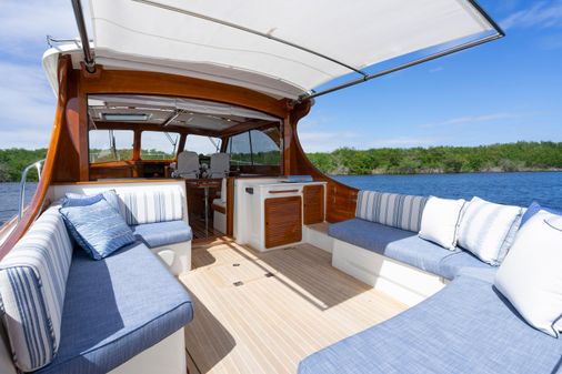 Hinckley Talaria 43 Motoryacht image