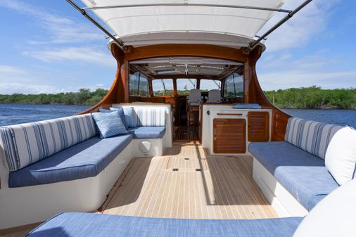 Hinckley Talaria 43 Motoryacht image