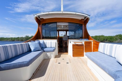 Hinckley Talaria 43 Motoryacht image