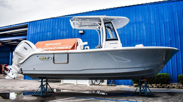 Sea Hunt Ultra 235 SE 