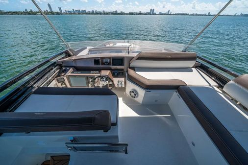 Galeon 470 Sky image