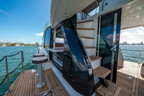 Galeon 470 Sky image