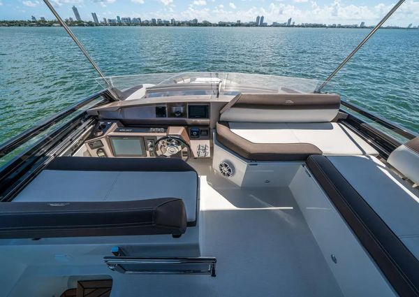 Galeon 470 Sky image