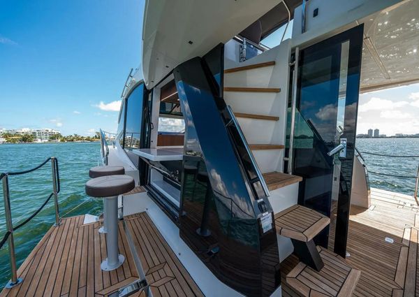 Galeon 470 Sky image