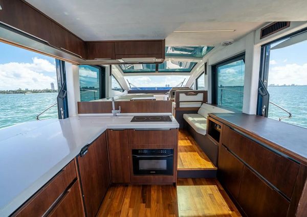 Galeon 470 Sky image