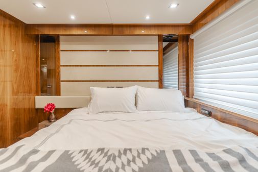 Sunseeker 88 Yacht image