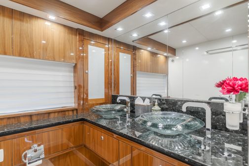 Sunseeker 88 Yacht image