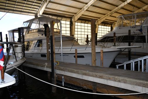 Carver 4207-AFT-CABIN-MOTOR-YACHT image