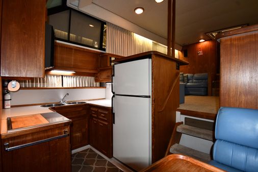 Carver 4207-AFT-CABIN-MOTOR-YACHT image