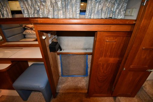 Carver 4207-AFT-CABIN-MOTOR-YACHT image