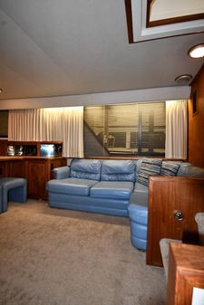Carver 4207-AFT-CABIN-MOTOR-YACHT image
