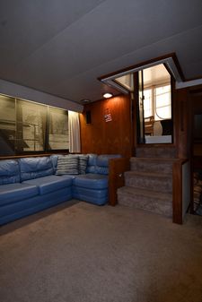 Carver 4207-AFT-CABIN-MOTOR-YACHT image