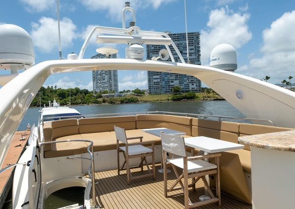 Azimut 68E image