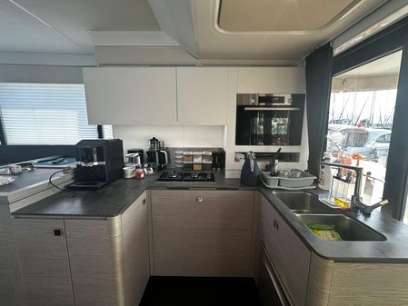 Fountaine Pajot MY5 image