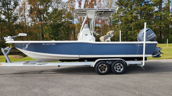 Tidewater 2400 Bay Max 