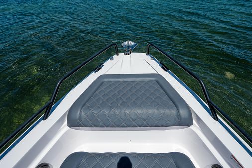 Axopar SUN-TOP image