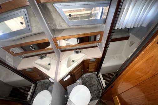 Silverton 40 Aft-Cabin image