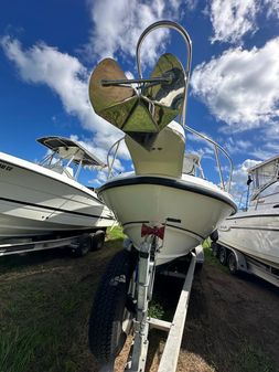 Boston-whaler 23-CONQUEST image