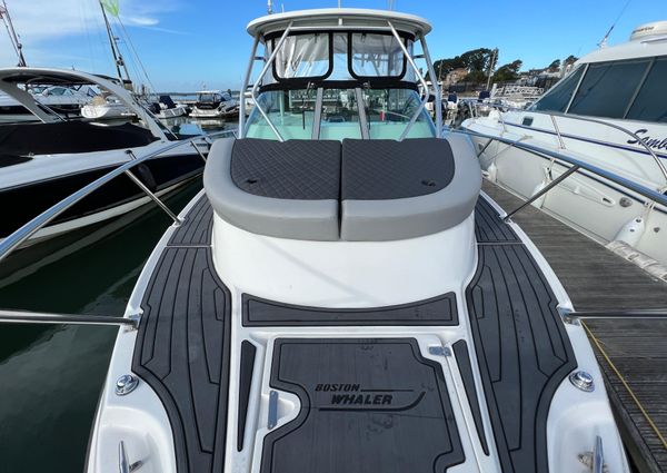 Boston-whaler 26-CONQUEST image