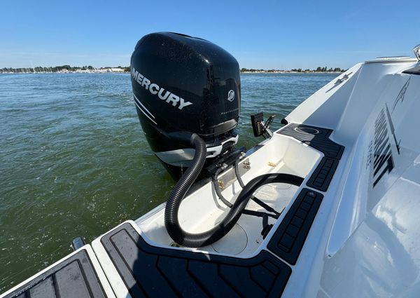 Boston-whaler 26-CONQUEST image