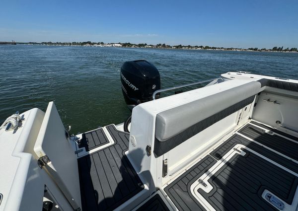 Boston-whaler 26-CONQUEST image