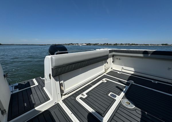 Boston-whaler 26-CONQUEST image