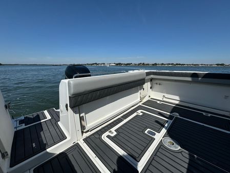 Boston-whaler 26-CONQUEST image